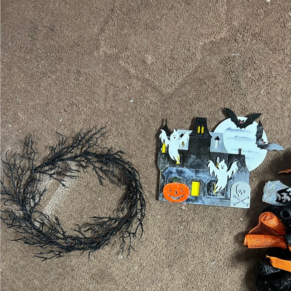 Haunted House Wreath - Picture 5 of 5